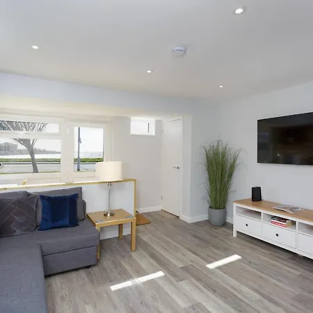 Castle View - Port Solent Stunning Waterfront House Villa Portsmouth Exterior photo