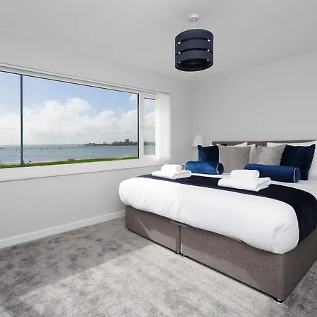 Castle View - Port Solent Stunning Waterfront House Villa Portsmouth Exterior photo