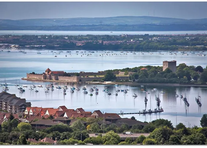 Castle View - Port Solent Stunning Waterfront House